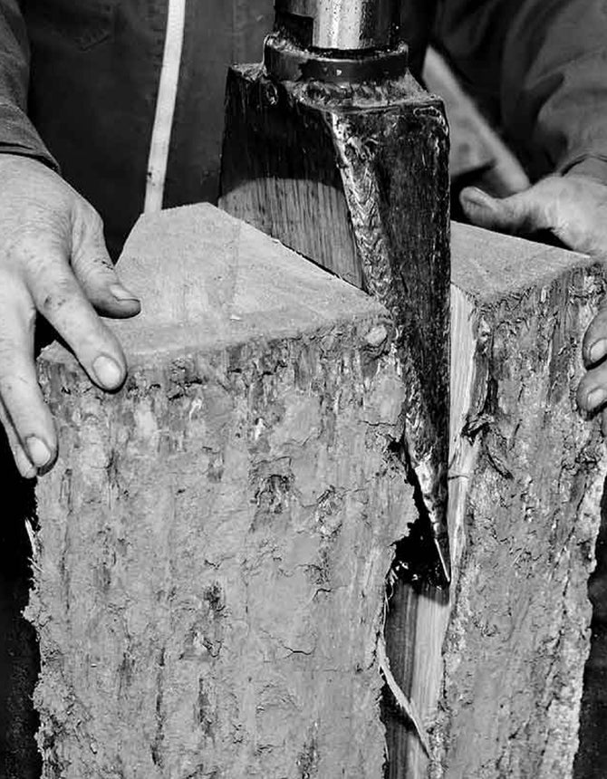 Every piece of Argonne oak is carefully selected and prepared, reflecting the same patience and precision that guide every stage of the perpetual reserve.